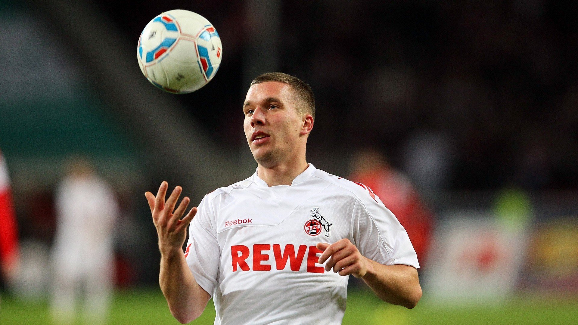 沙尔克球员受伤退赛，对球队士气产生影响，沙尔克换帅